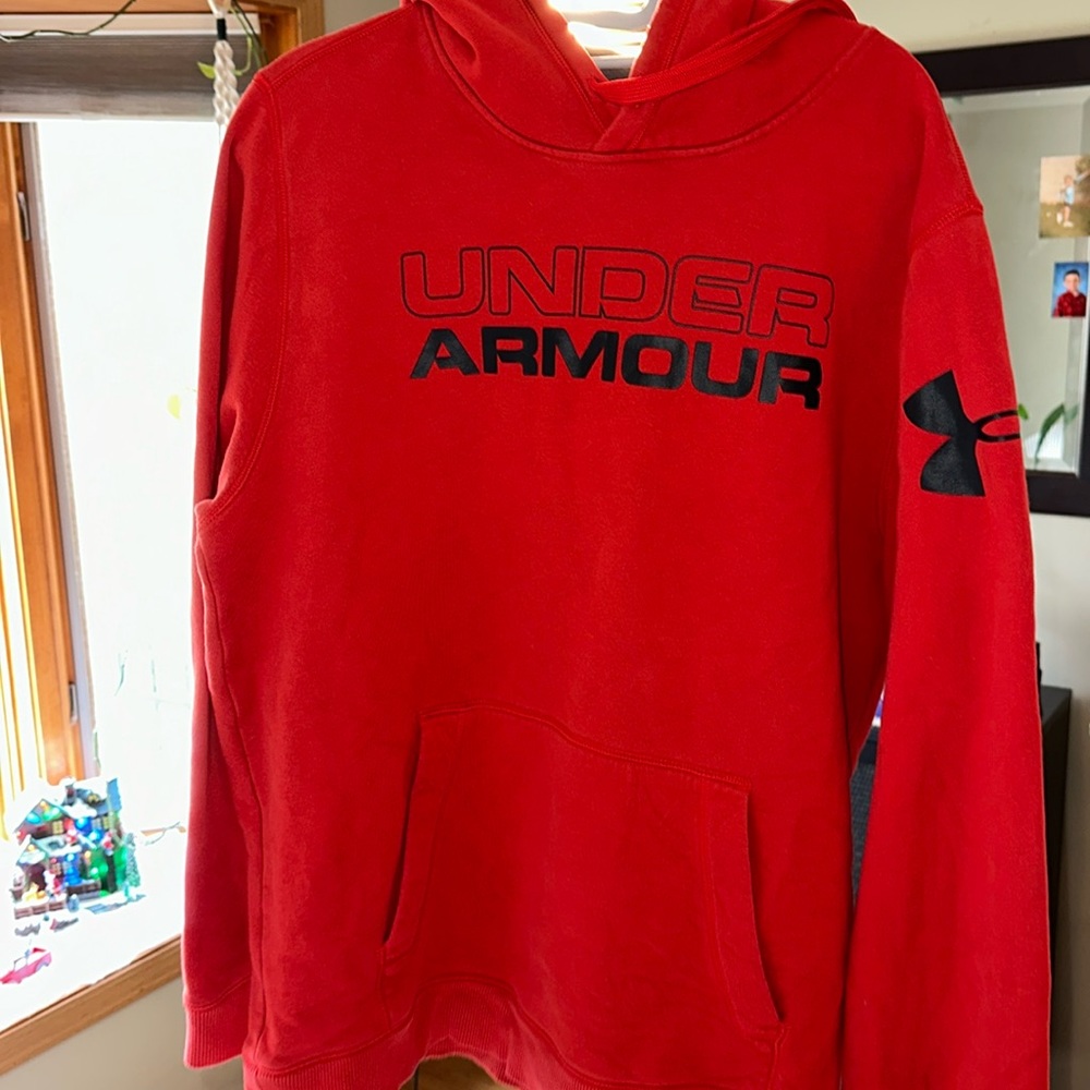 Gently used men’s red under Armour sweatshirt